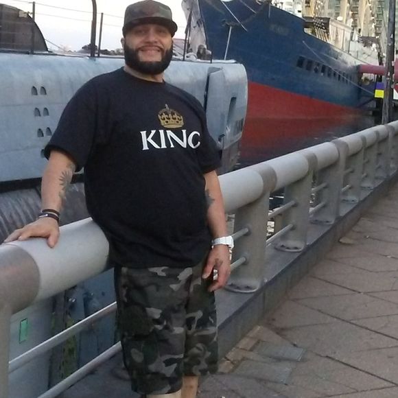 Meet your Posher, Reyes - Picture 1 of 1